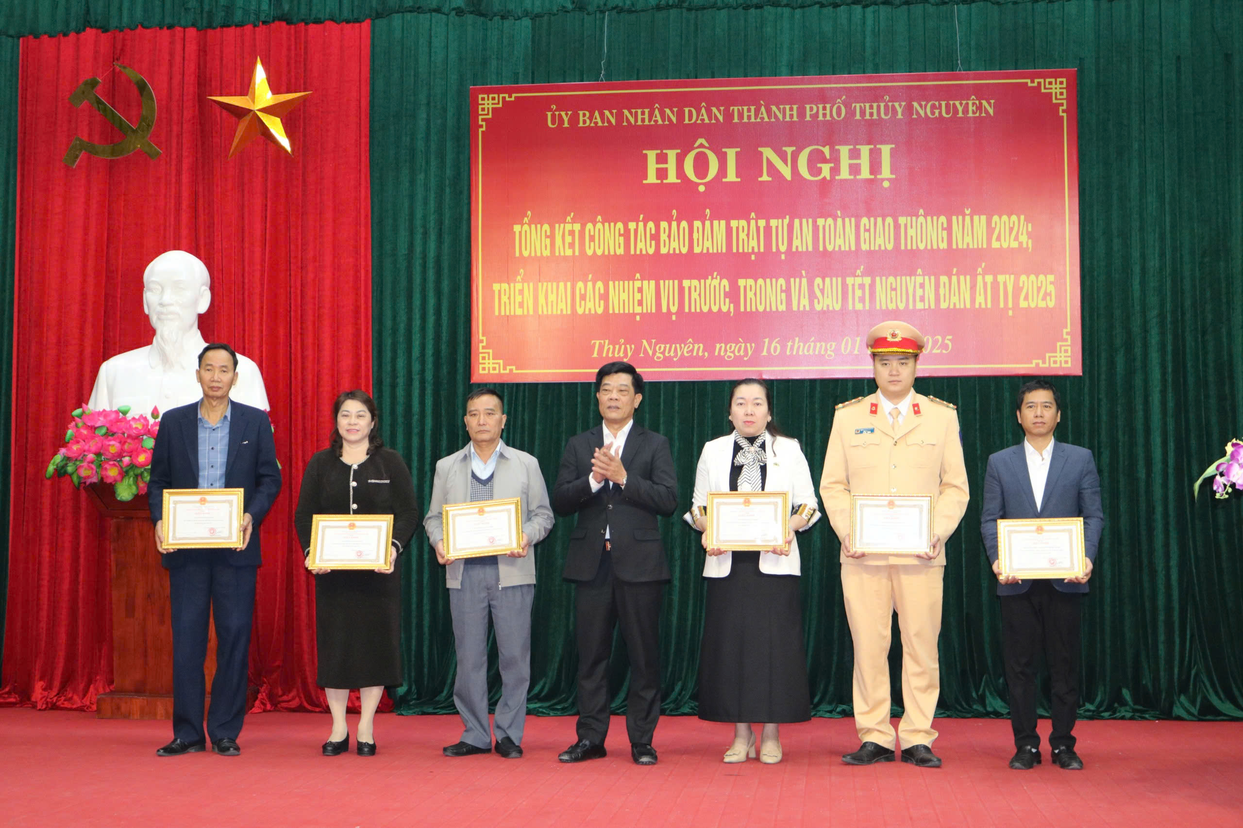 UBND thành phố Thủy Nguyên tăng cường ra quân bảo đảm trật tự an toàn giao thông dịp Tết Nguyên đán 2025